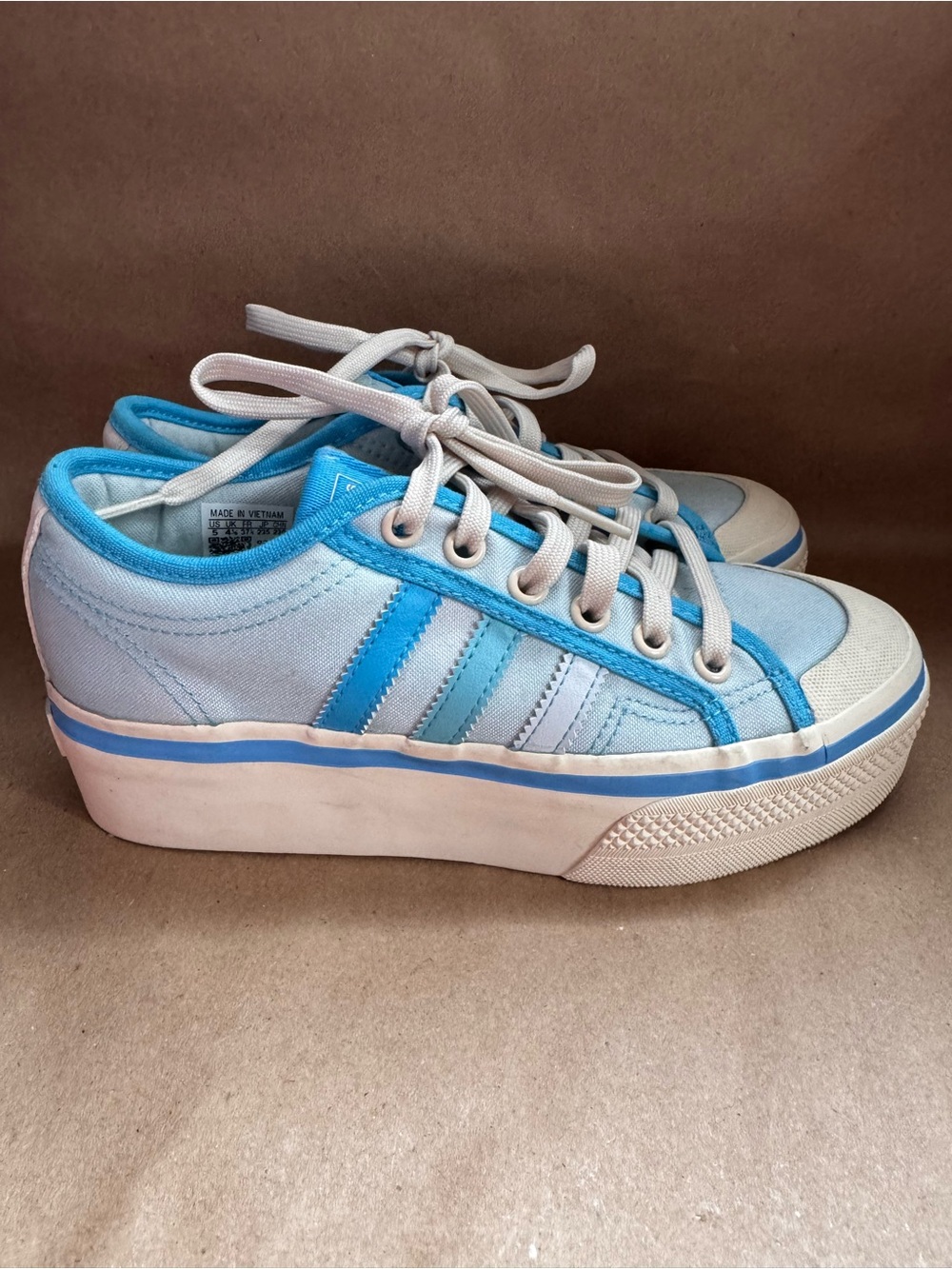 NWOT Adidas Nizza Parley Platform Sneaker in Almost Blue/Sky Rush. Size Y5/W6.5